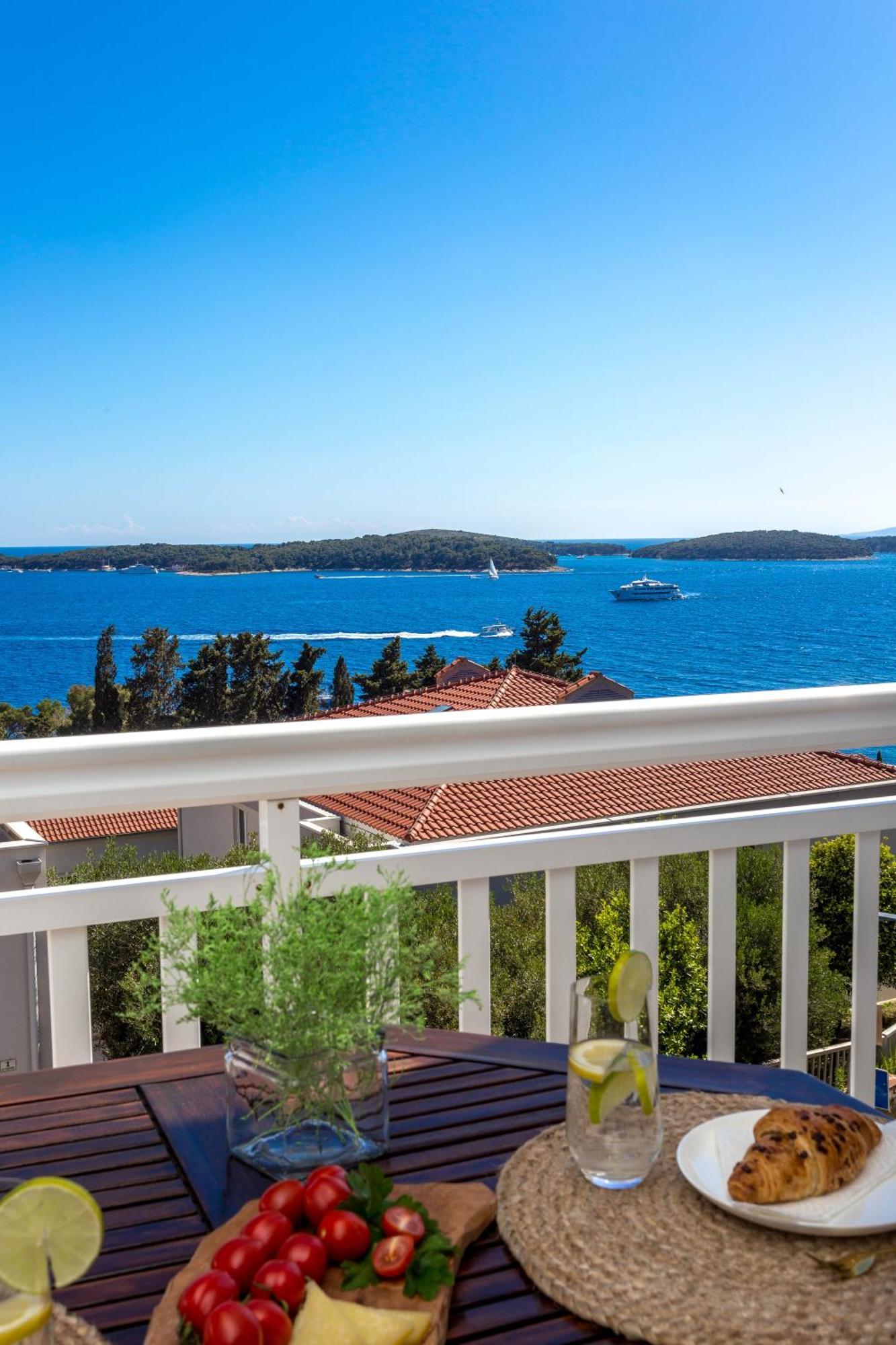Tia Hvar Top View Apartment Hvar Town Eksteriør billede