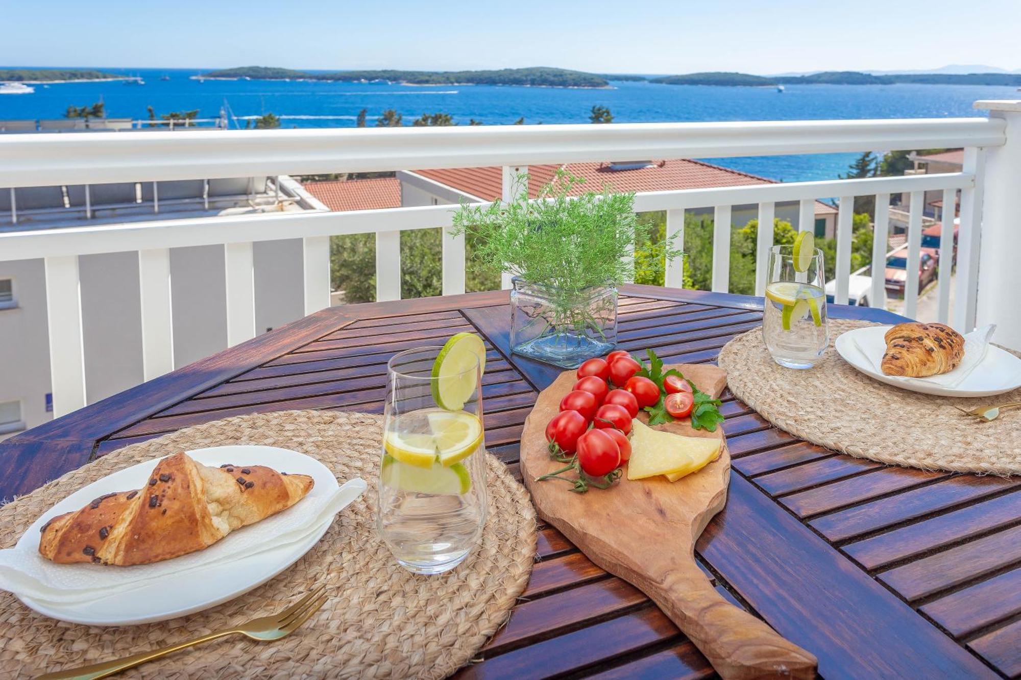 Tia Hvar Top View Apartment Hvar Town Eksteriør billede
